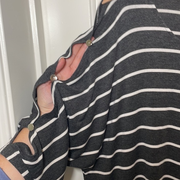 Croft & Barrow Striped Cold Shoulder blouse 3/4 sleeve NWOT - Picture 5 of 8